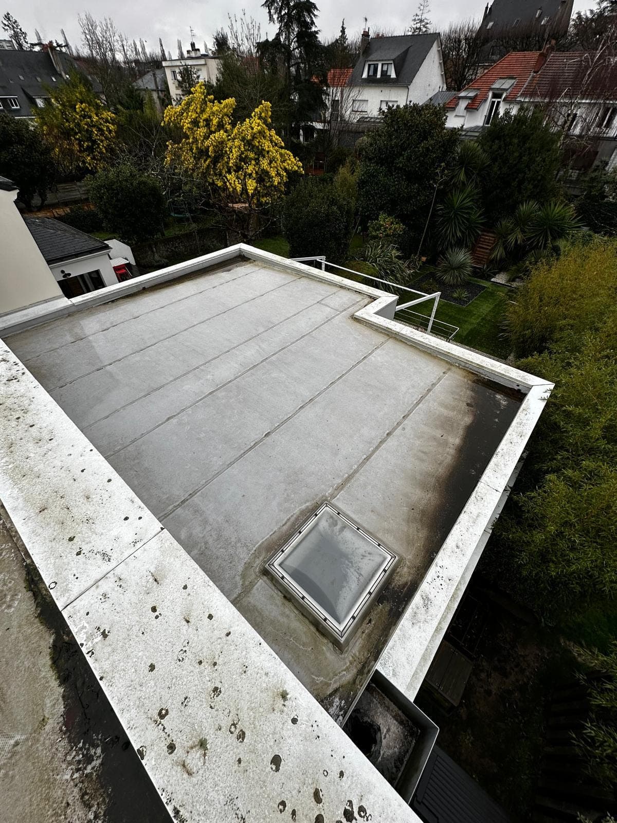 Toiture-terrasse avec lanterneau — avant travaux